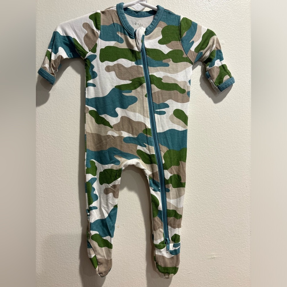 kyte camo footie